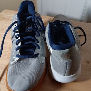 Boys Nike Basketball Shoes Sz. 4.5